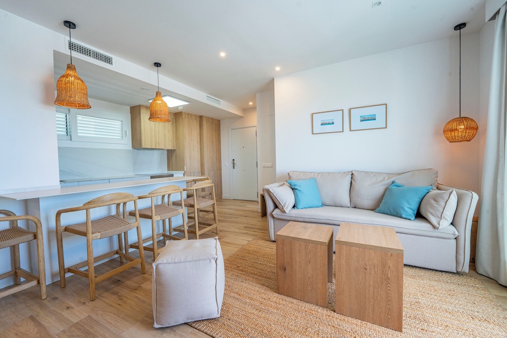 Apartamento Confort, 3 habitaciones, cocina, vistas al mar del hotel Punta Candor Suites. Foto 9