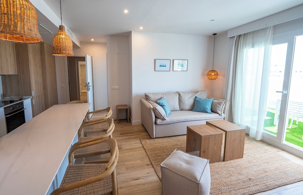 Apartamento Confort, 3 habitaciones, cocina, vistas al mar del hotel Punta Candor Suites. Foto 10