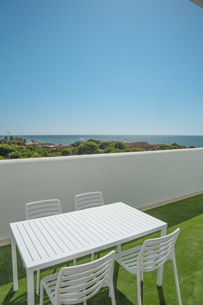 Ático Confort, 1 habitación, cocina, vistas al mar del hotel Punta Candor Suites. Foto 4