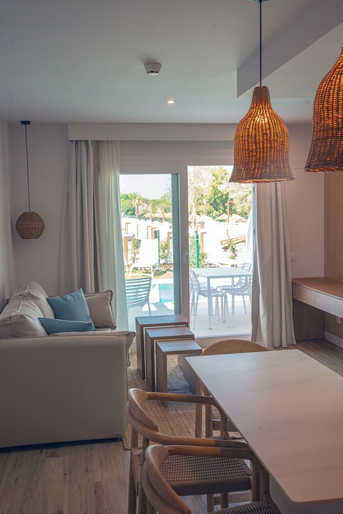 Estudio exclusivo, acceso a la piscina, planta baja del hotel Punta Candor Suites