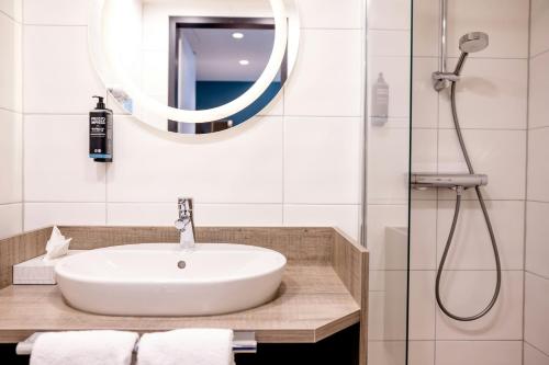 Habitación con Dos Camas con Vistas del hotel Kiel-Schwedenkai. Foto 5