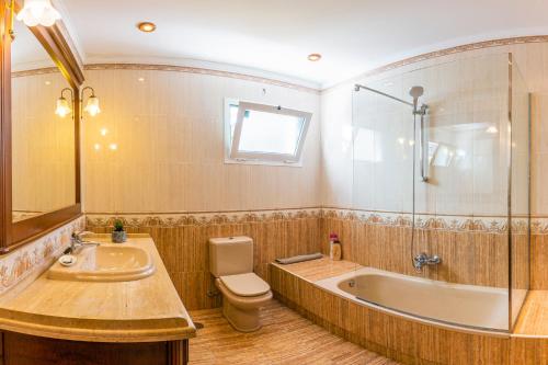 Suite Junior con vistas a la piscina del hotel Timanfaya Casa Rural