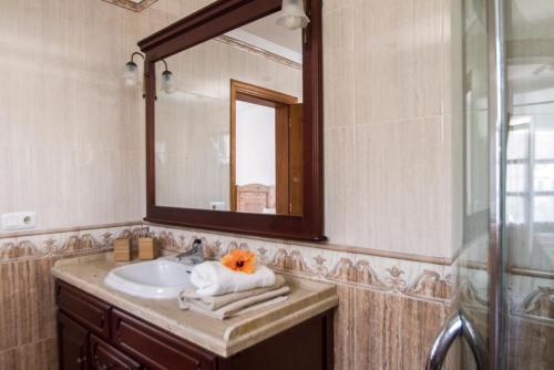 Suite con terraza del hotel Timanfaya Casa Rural. Foto 9