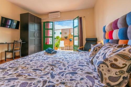 Suite con vistas al jardín del hotel Timanfaya Casa Rural. Foto 4