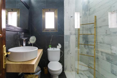 Habitación Doble con balcón del hotel Rural Finca Marisa. Foto 1