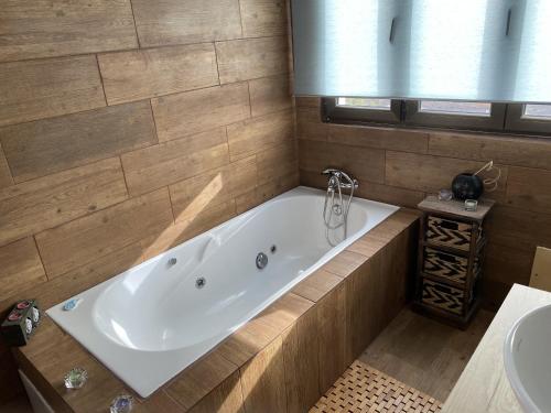 Habitación Deluxe del hotel Rural Finca Marisa. Foto 5