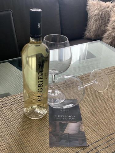 Apartamento con vistas a la montaña y bañera de hidromasaje del hotel Rural Finca Marisa. Foto 7