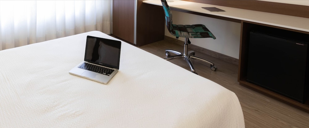 Apartamento estándar, 1 cama doble del hotel ibis Styles Curitiba Aeroporto. Foto 1