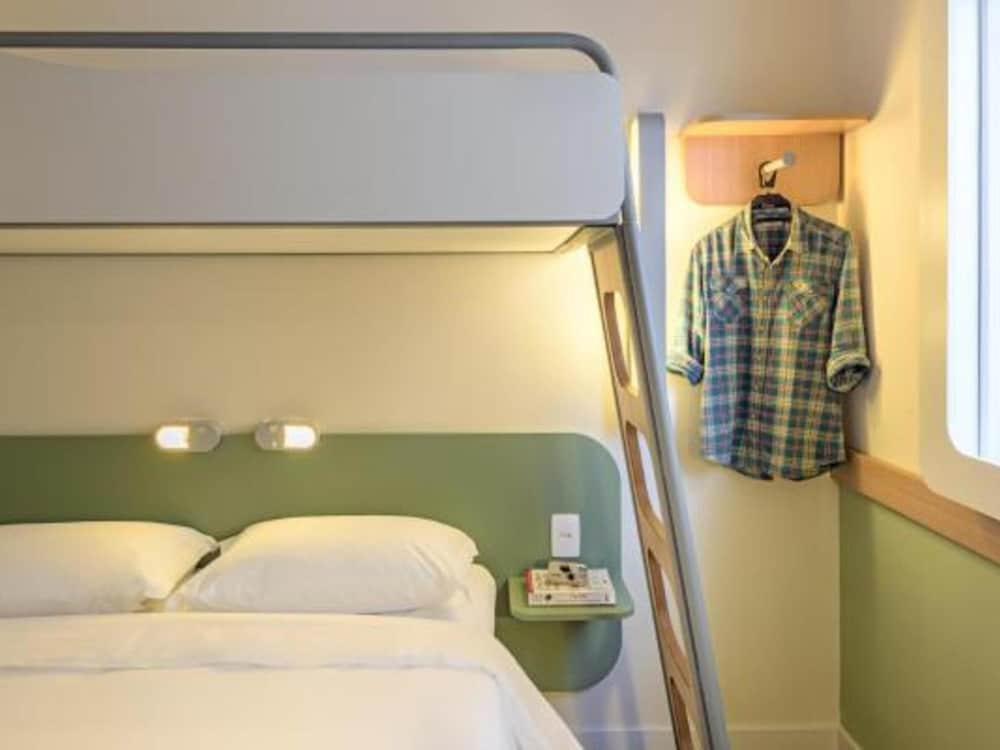 Apartamento estándar con 1 cama doble del hotel Ibis Budget Curitiba Aeroporto. Foto 3