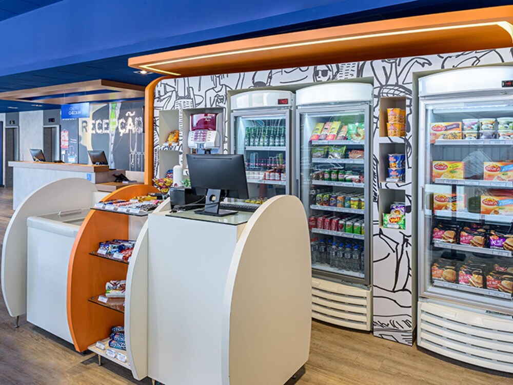 Apartamento estándar con 1 cama doble del hotel Ibis Budget Curitiba Aeroporto. Foto 5