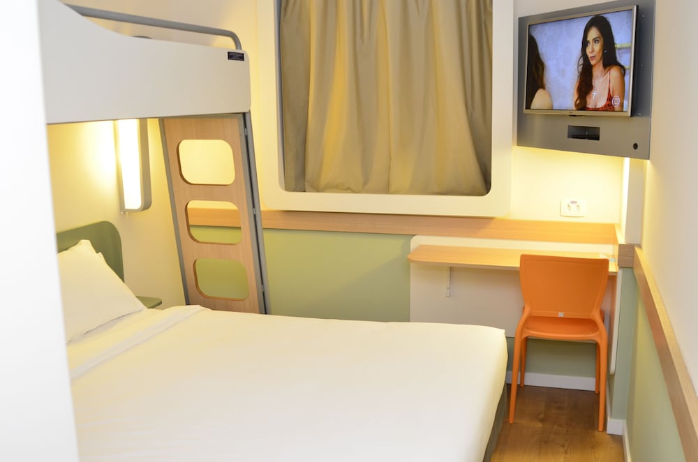 Apartamento estándar con 1 cama doble del hotel Ibis Budget Curitiba Aeroporto. Foto 6