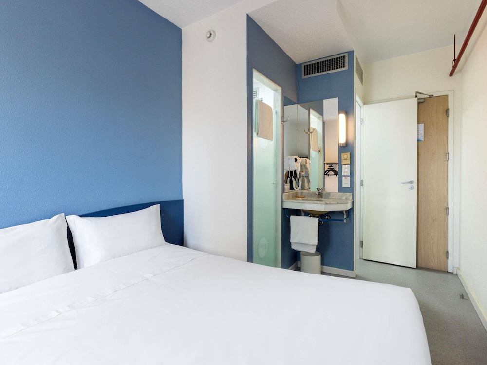 Apartamento Standard Plus con 1 cama doble del hotel ibis budget Curitiba Centro. Foto 7