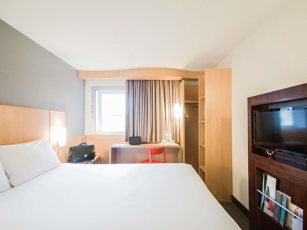 Habitación familiar, varias camas del hotel Ibis London Heathrow Airport