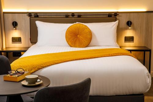 Habitación Deluxe con cama extragrande del hotel Southgate Hotel London. Foto 5