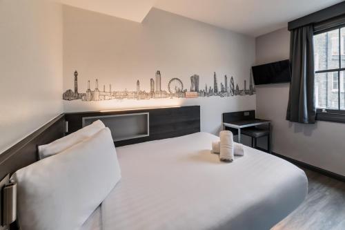 Habitación Doble Estándar del hotel easyHotel Victoria. Foto 8