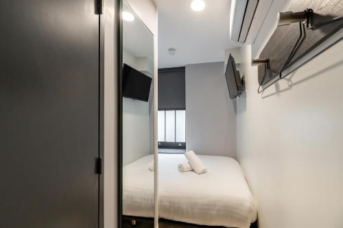 Habitación Doble Económica del hotel easyHotel Victoria. Foto 3