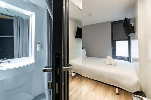 Habitación Doble Económica del hotel easyHotel Victoria. Foto 4