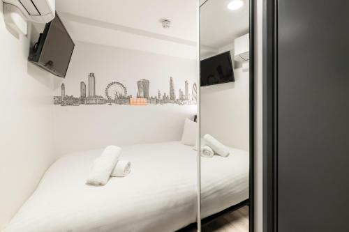 Habitación Doble Económica - Sin ventana del hotel easyHotel Victoria. Foto 9