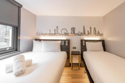 Habitación Triple Familiar del hotel easyHotel Victoria