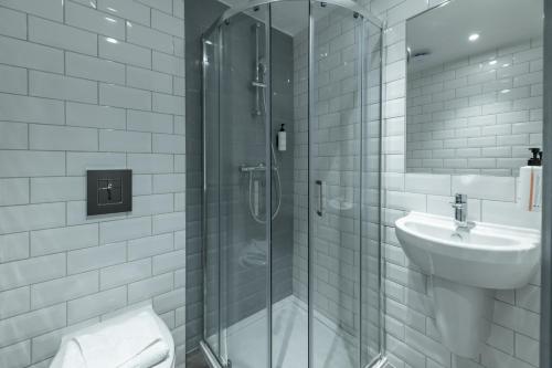 Habitación Triple Familiar del hotel easyHotel Victoria. Foto 3