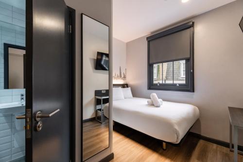 Habitación Familiar del hotel easyHotel Victoria. Foto 7