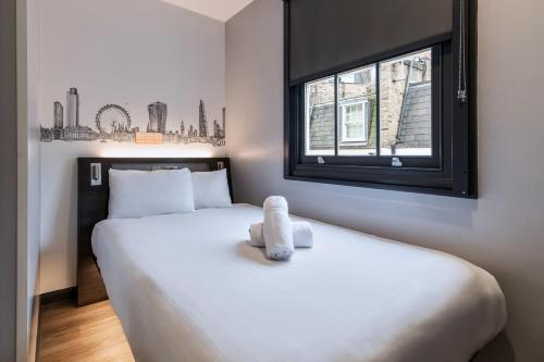 Habitación Familiar del hotel easyHotel Victoria. Foto 9