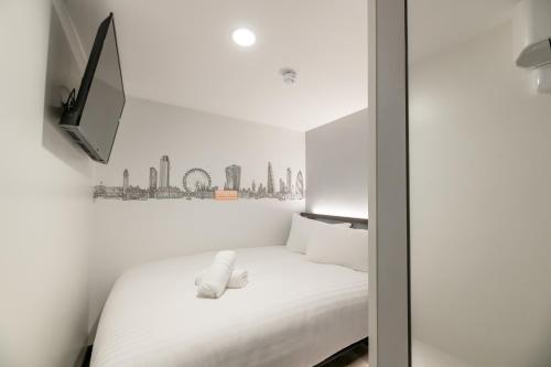 Habitación Doble Estándar - Sin ventanas del hotel easyHotel Victoria. Foto 9