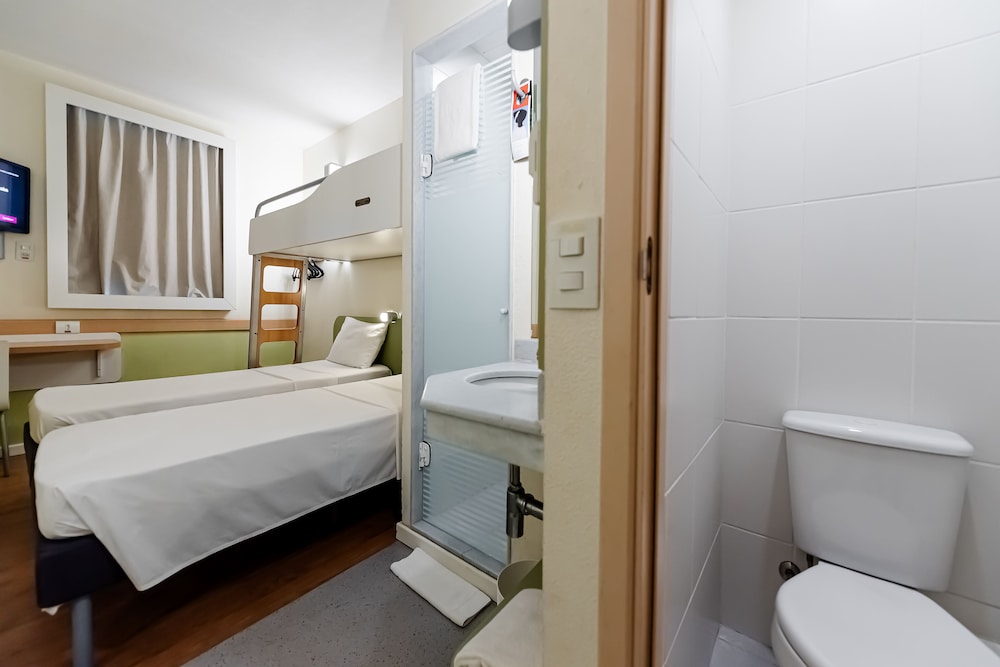 Habitación Twin, 3 camas individuales (Funcional) del hotel ibis budget Vitoria. Foto 7