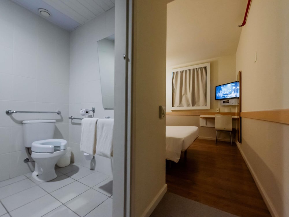 Habitación estándar, 1 cama doble, accesible para personas con discapacidad del hotel ibis budget Vitoria. Foto 2