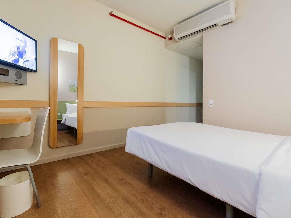 Habitación estándar, 1 cama doble, accesible para personas con discapacidad del hotel ibis budget Vitoria. Foto 5
