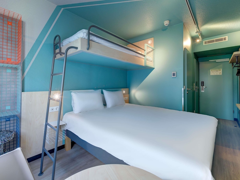Habitación estándar con 2 camas individuales del hotel Ibis Budget Hamburg City. Foto 3