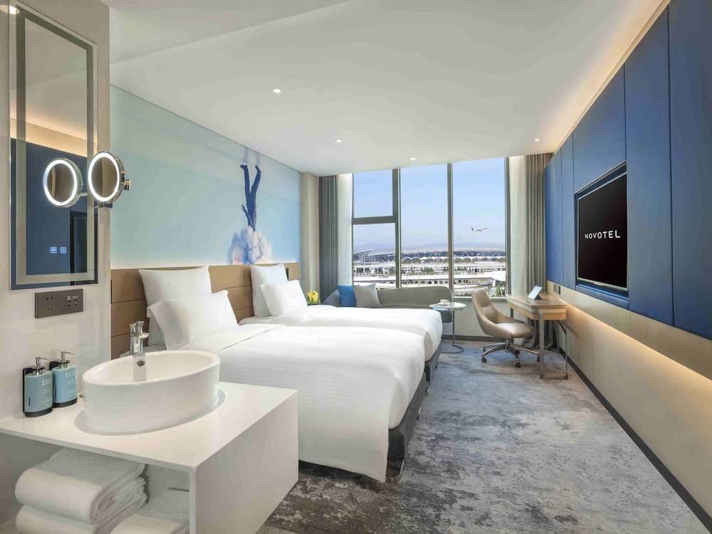 Habitación ejecutiva con 2 camas individuales Acceso al salón del hotel Novotel Guangzhou Baiyun Airport. Foto 2