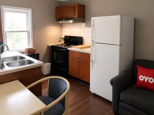 Apartamento de 1 dormitorio con cocina del hotel OYO Starlite Seneca Falls. Foto 3