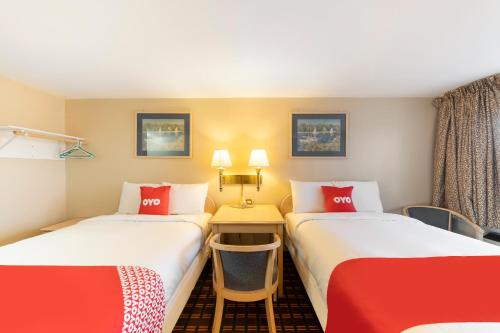 Family Room 4 Single Beds del hotel OYO Starlite Seneca Falls. Foto 2