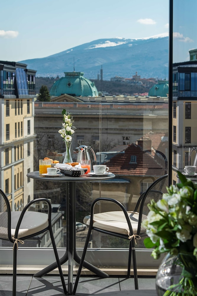 2 camas twin y acceso al Club del hotel Hyatt Regency Sofia. Foto 4