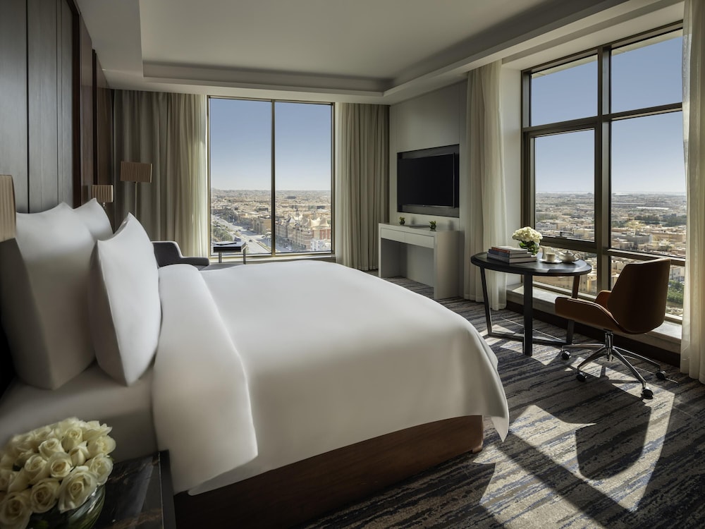 Habitación Deluxe, 1 cama de matrimonio grande del hotel Mövenpick and Residences Riyadh