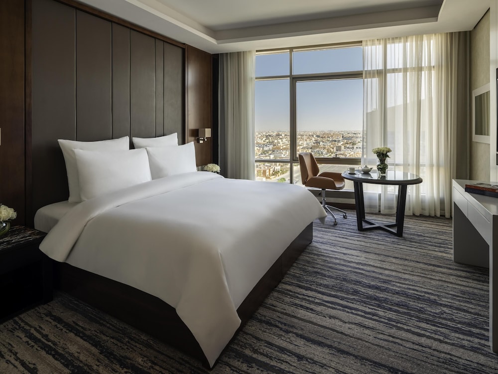 Habitación superior, 1 cama de matrimonio grande del hotel Mövenpick and Residences Riyadh