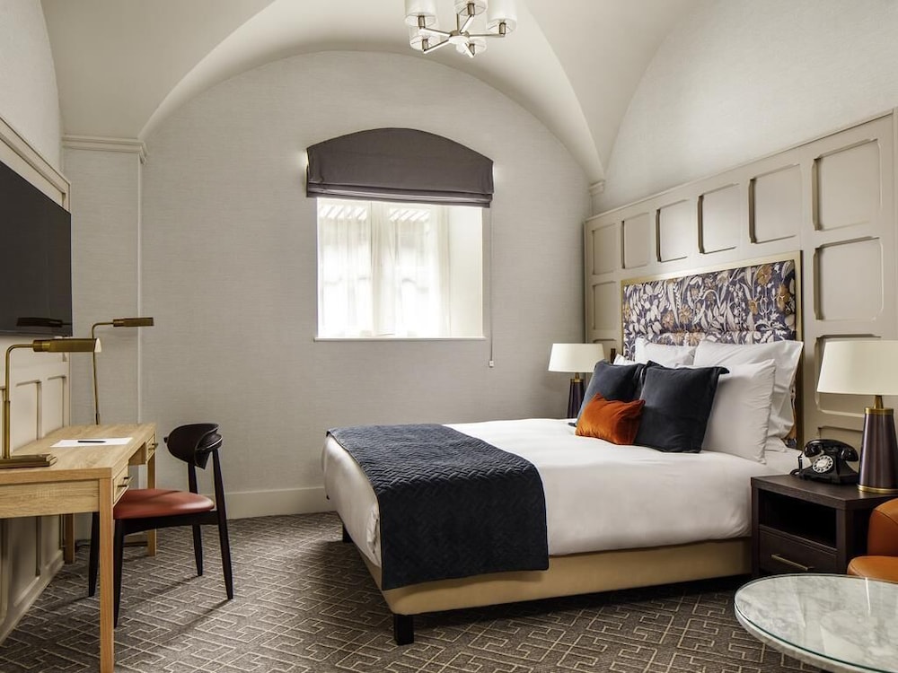 Habitación Clásica con una cama doble del hotel The Municipal Liverpool - MGallery. Foto 5
