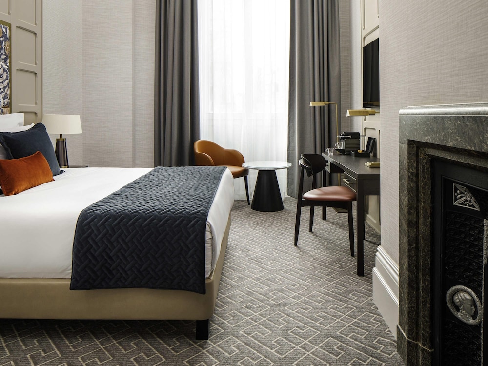 Habitación Superior con una cama doble del hotel The Municipal Liverpool - MGallery