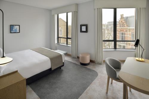 HABITACIÓN CLÁSICA, cama king - size del hotel Mövenpick The Hague. Foto 3