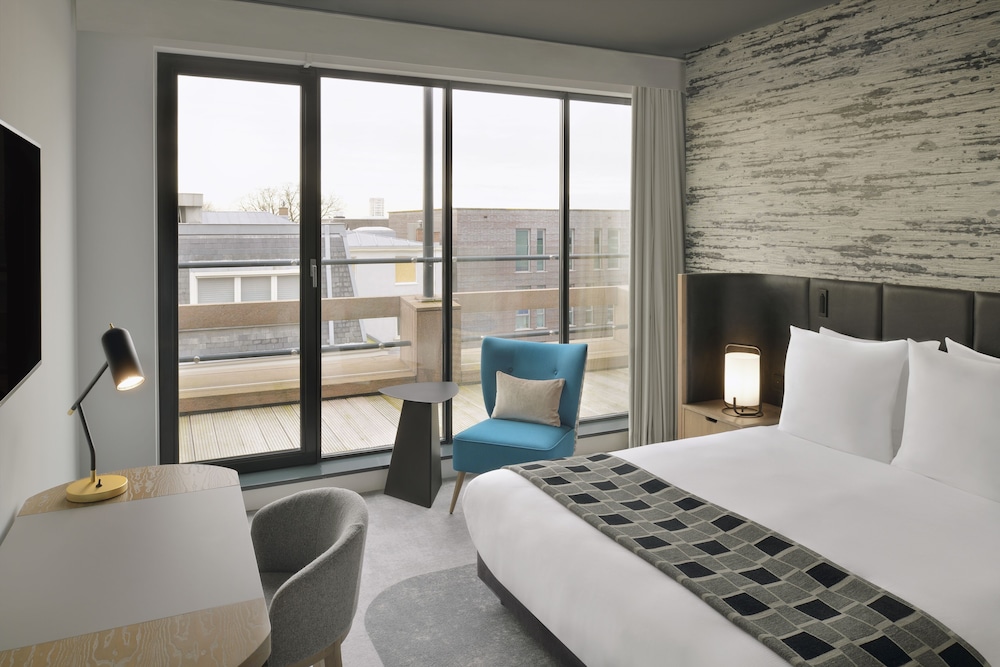 HABITACIÓN EJECUTIVA CON BALCÓN, cama king - size del hotel Mövenpick The Hague