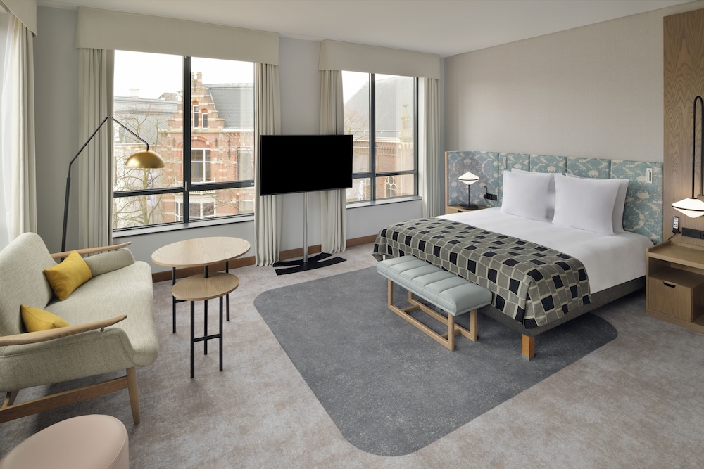 SUITE JUNIOR, cama king - size del hotel Mövenpick The Hague