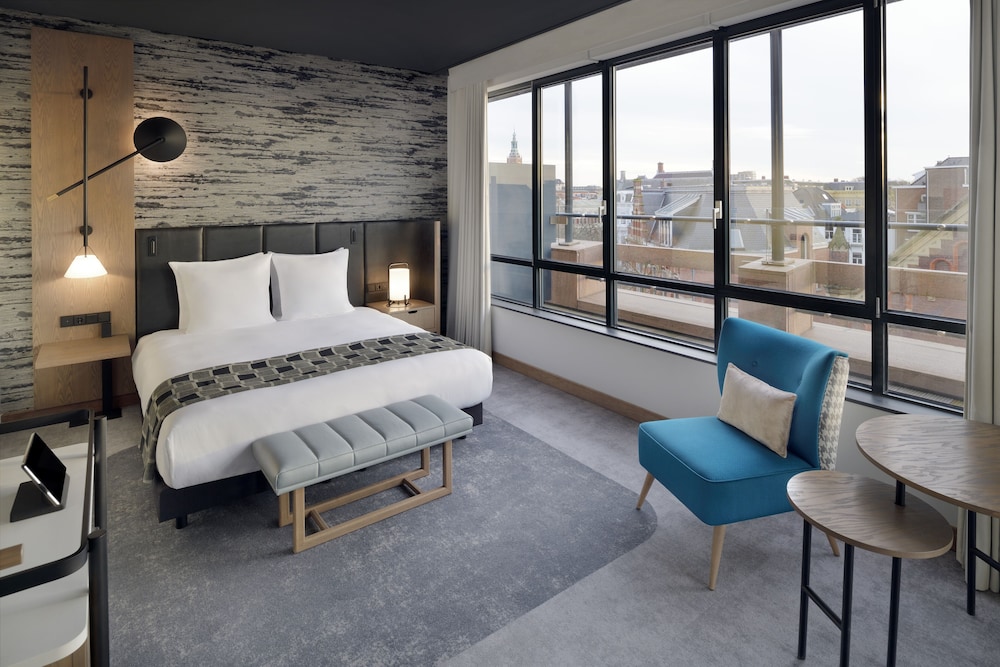 SUITE JUNIOR CON BALCÓN, cama king - size del hotel Mövenpick The Hague