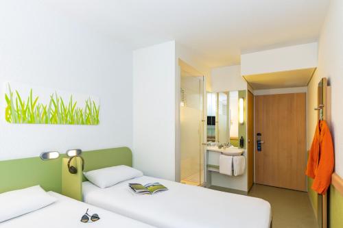 Habitación Doble - 2 camas del hotel ibis budget Zurich City West. Foto 8