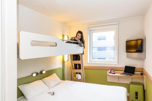Habitación Doble - 2 camas del hotel ibis budget Zurich City West. Foto 10