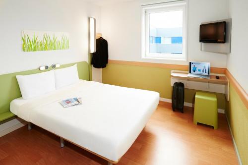 Habitación Doble del hotel ibis budget Zurich City West. Foto 9