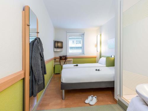 Habitación Doble - 2 camas del hotel ibis budget Zurich City West. Foto 10