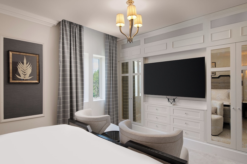 Suite de lujo de dos dormitorios con cama King del hotel Fairmont Windsor Park. Foto 1