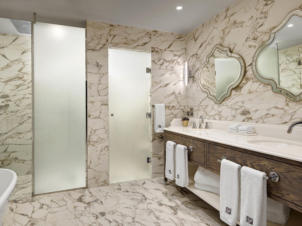 Suite de lujo de dos dormitorios en esquina del hotel Fairmont Windsor Park. Foto 4