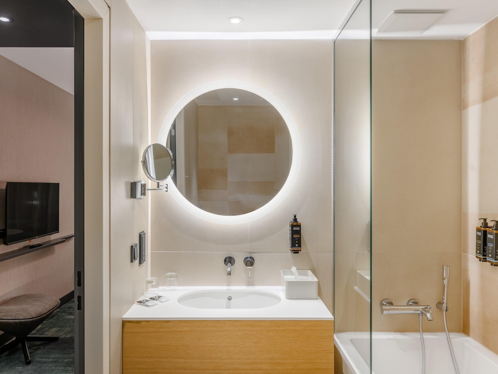 Habitación Classic con 2 camas individuales del hotel Mercure Debrecen. Foto 5